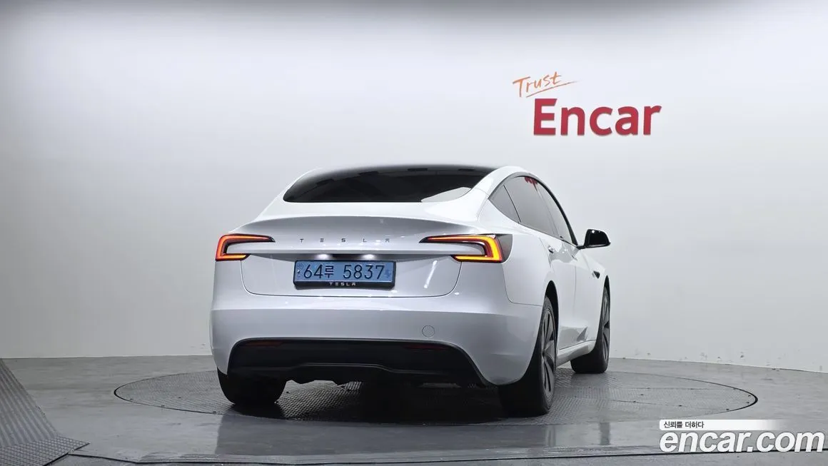 Tesla Model 3 2024 из KR, фото 2