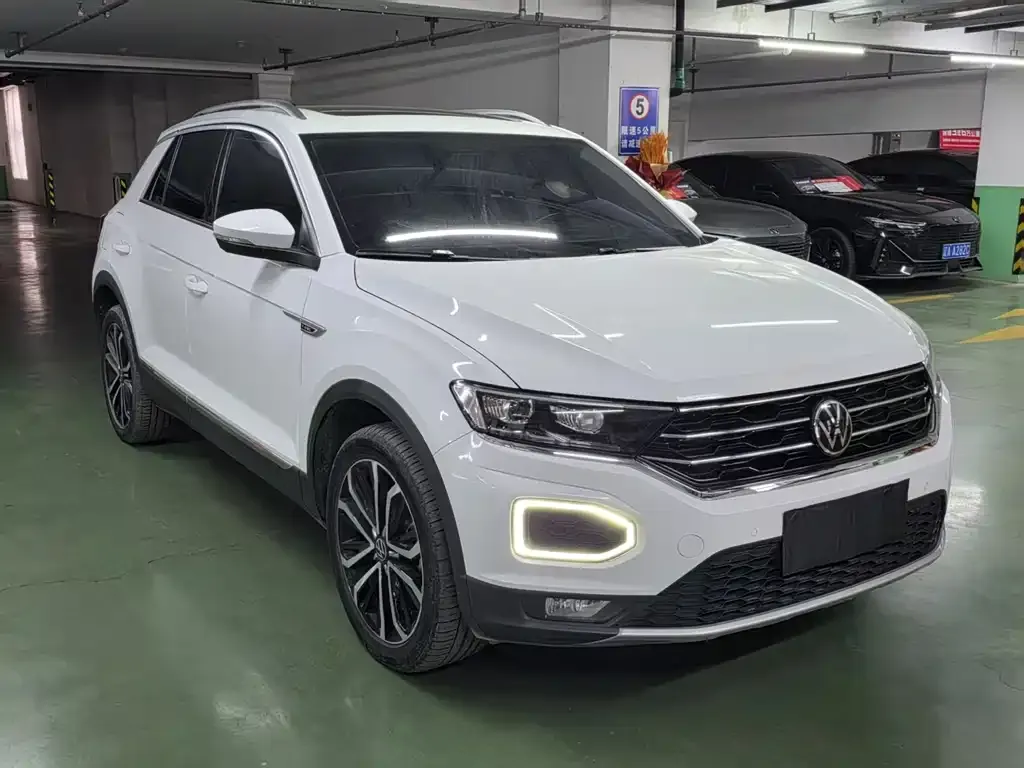 Volkswagen T-Roc — фото 8