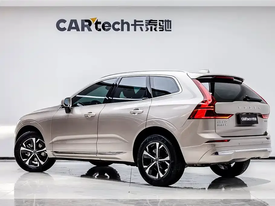 Volvo XC60 — фото 9