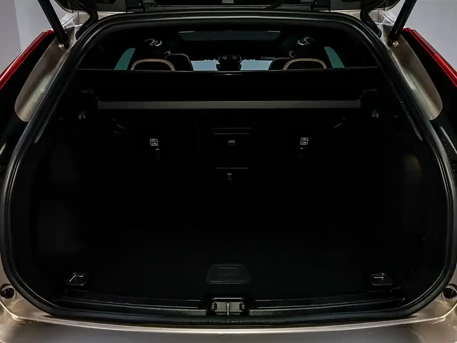 Volvo XC60 — фото 7