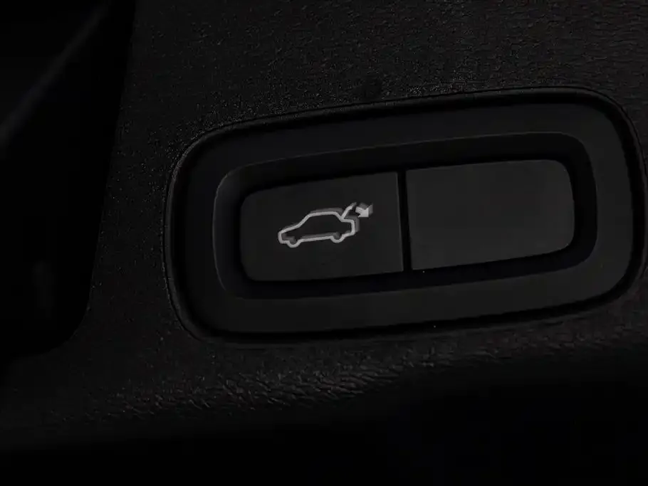 Volvo XC60 — фото 10