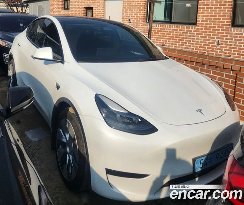 Tesla Model Y — фото 1