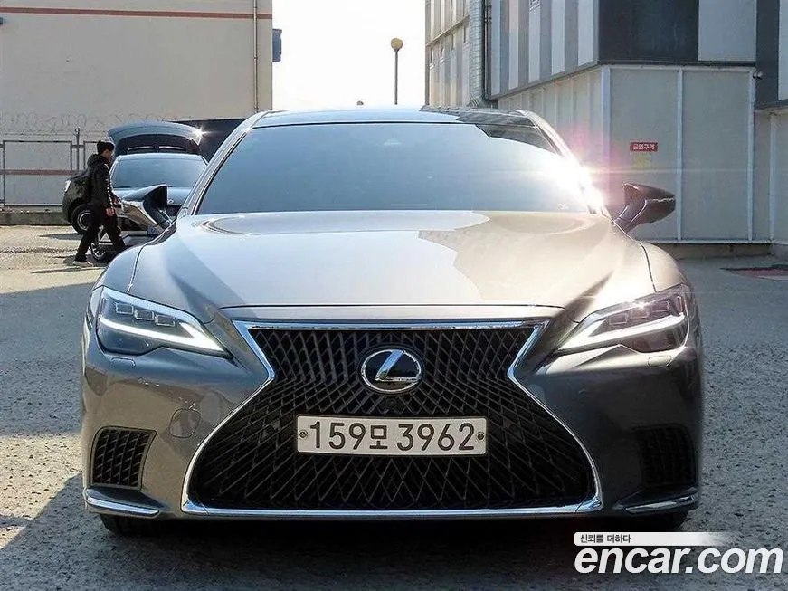 Lexus LS