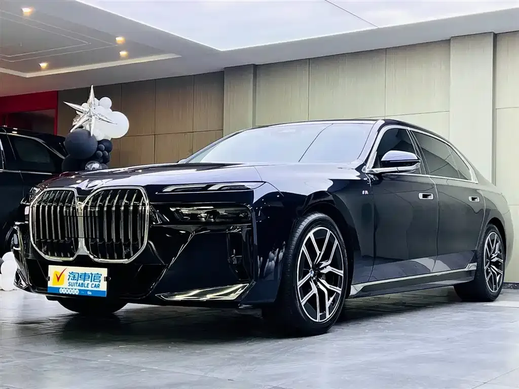 BMW 7 Series — фото 1