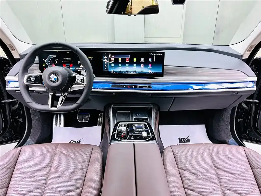BMW 7 Series — фото 9