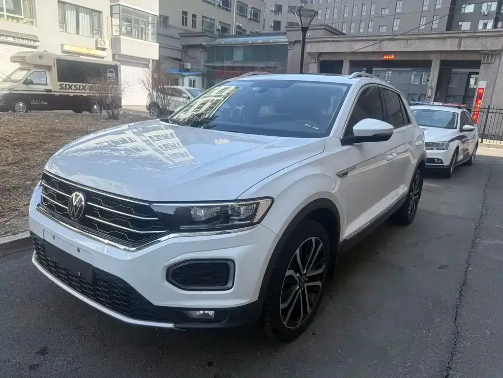 Volkswagen T-Roc — фото 1