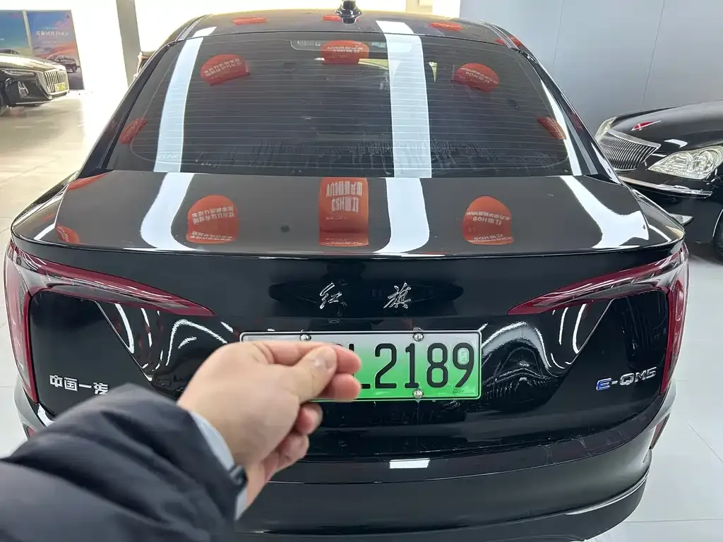 Hongqi E-QM5 — фото 2