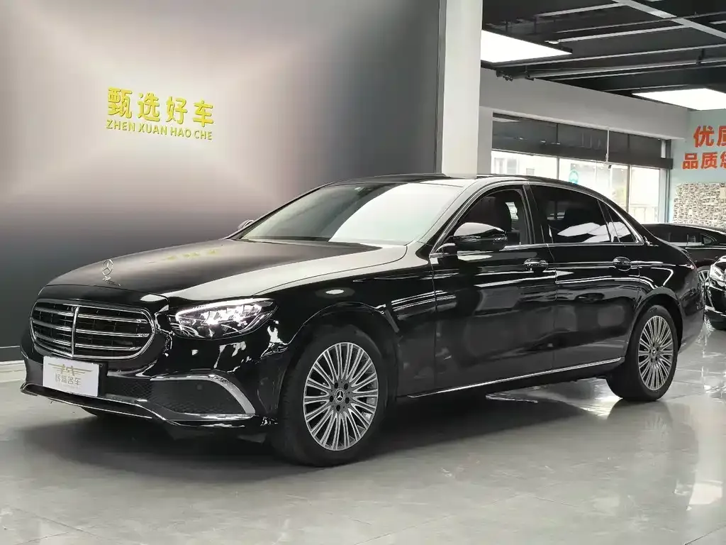 Mercedes-Benz E-Class — фото 1