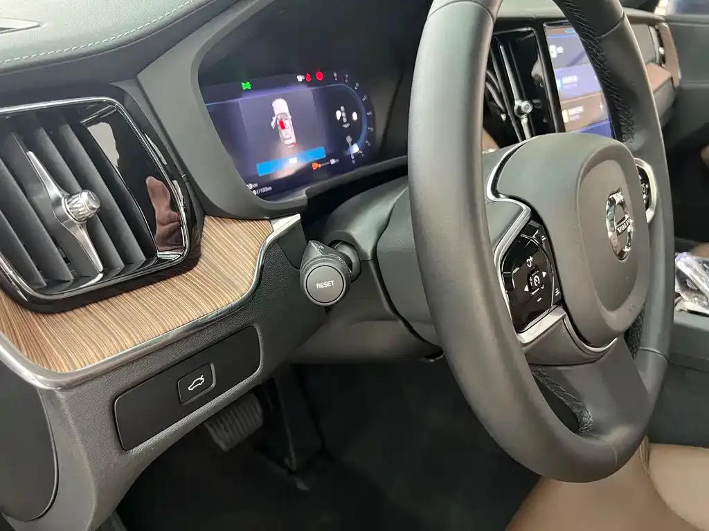 Volvo XC60 2025 из CN, фото 3