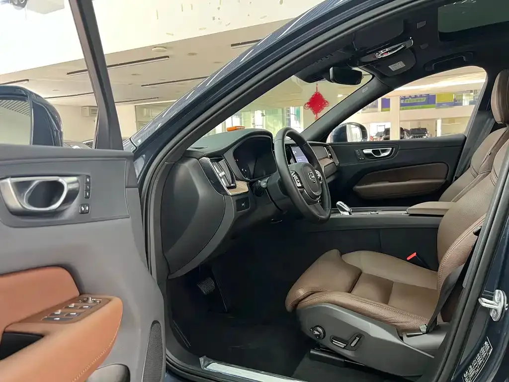 Volvo XC60 2025 из CN, фото 4
