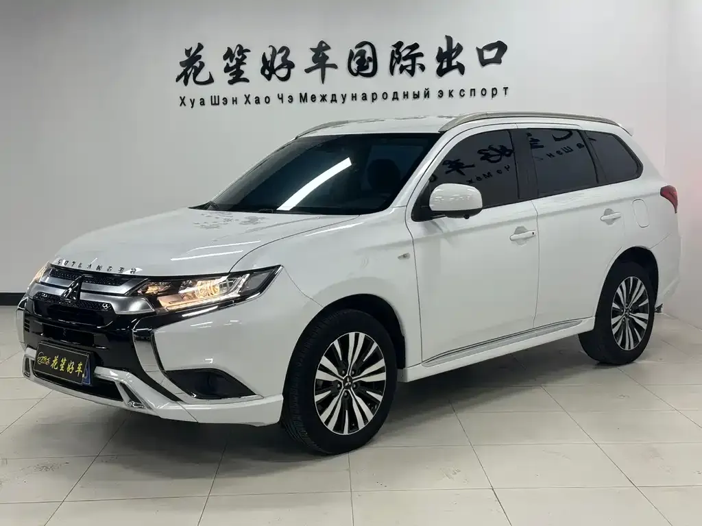 Mitsubishi Outlander — фото 1