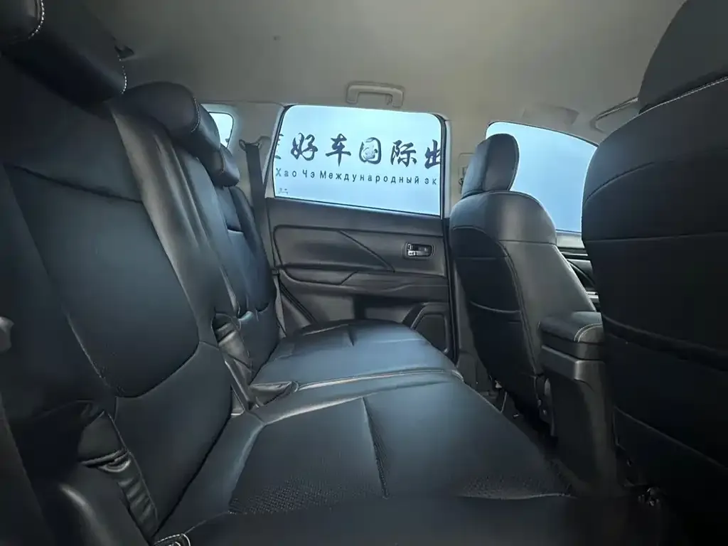 Mitsubishi Outlander — фото 3