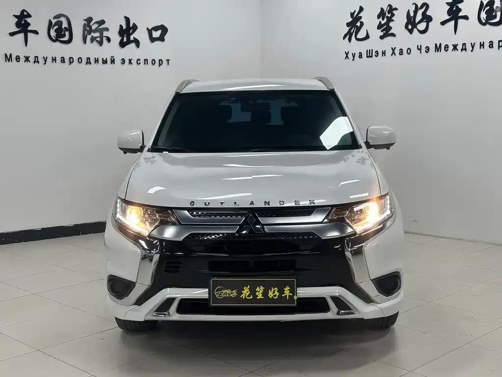 Mitsubishi Outlander — фото 9