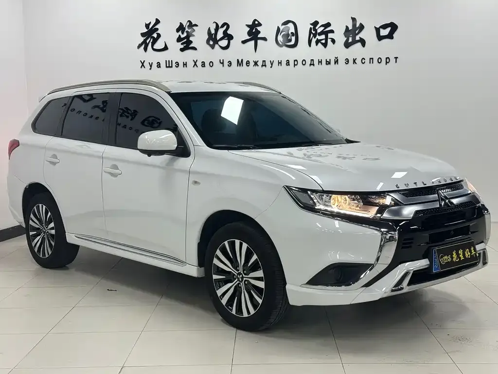 Mitsubishi Outlander — фото 7