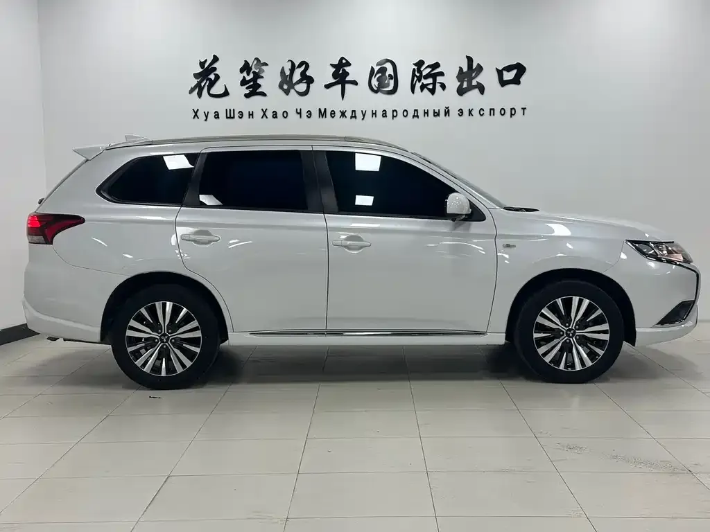 Mitsubishi Outlander — фото 2
