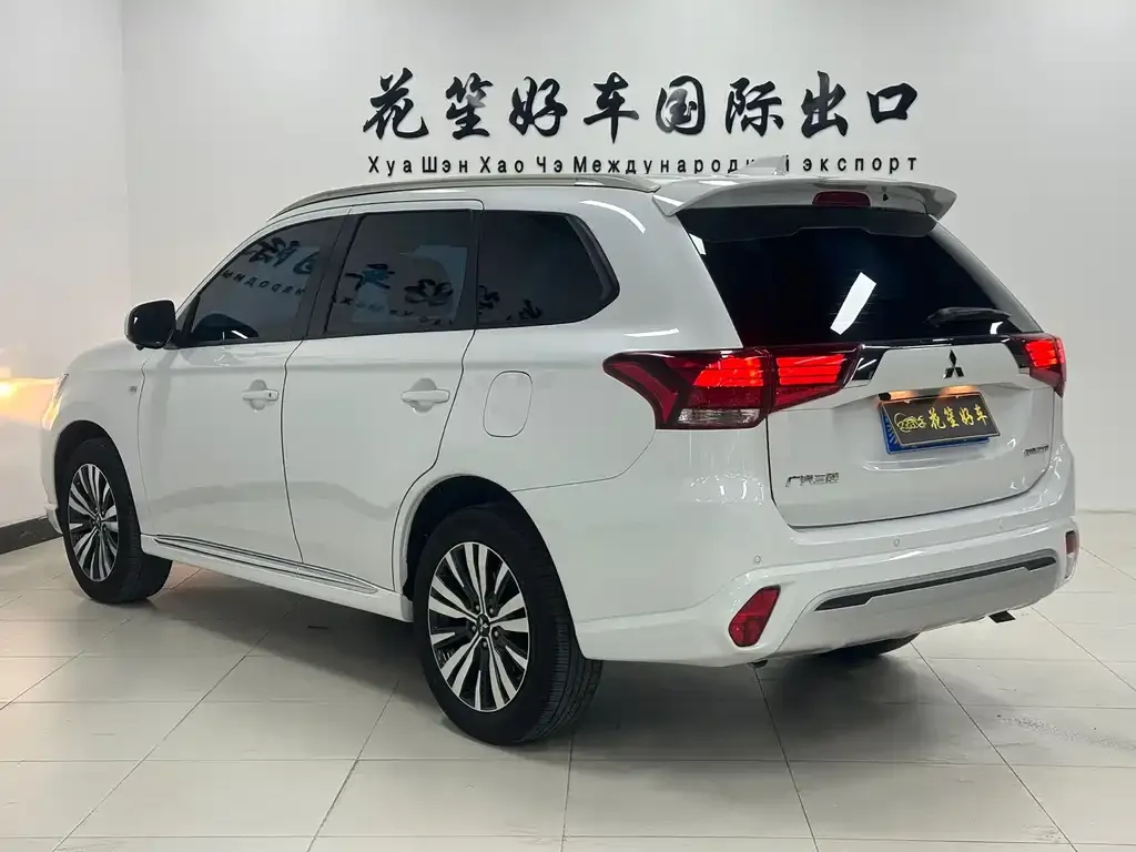 Mitsubishi Outlander — фото 6