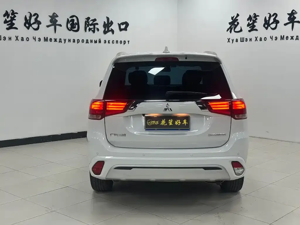 Mitsubishi Outlander — фото 4