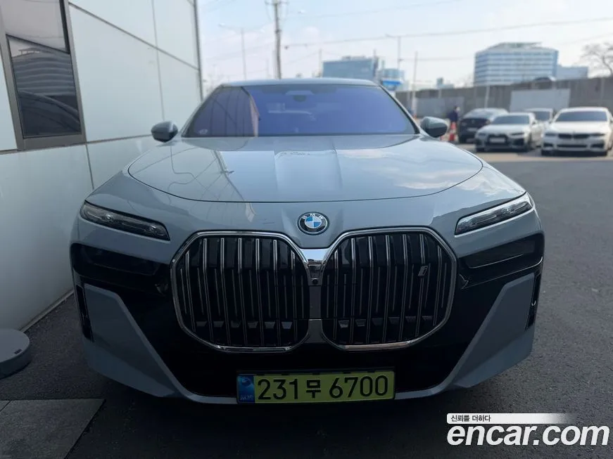 BMW i7