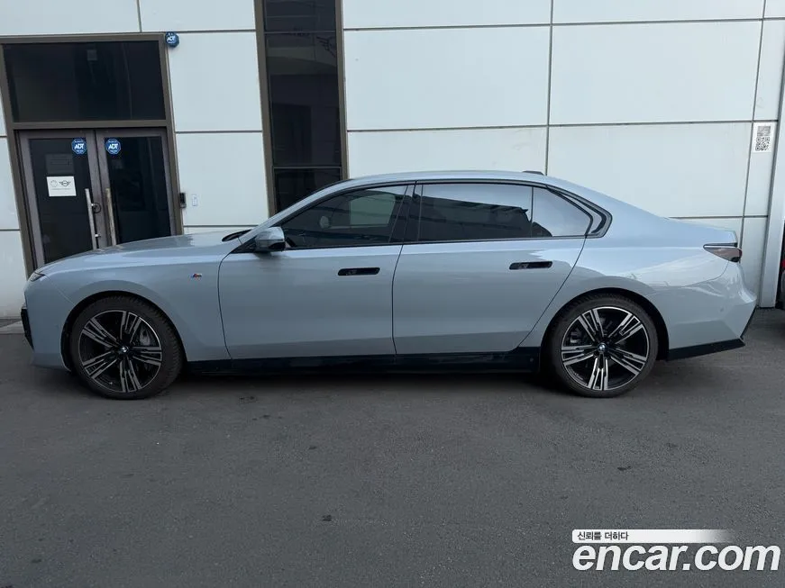 BMW i7 2025 из KR, фото 4