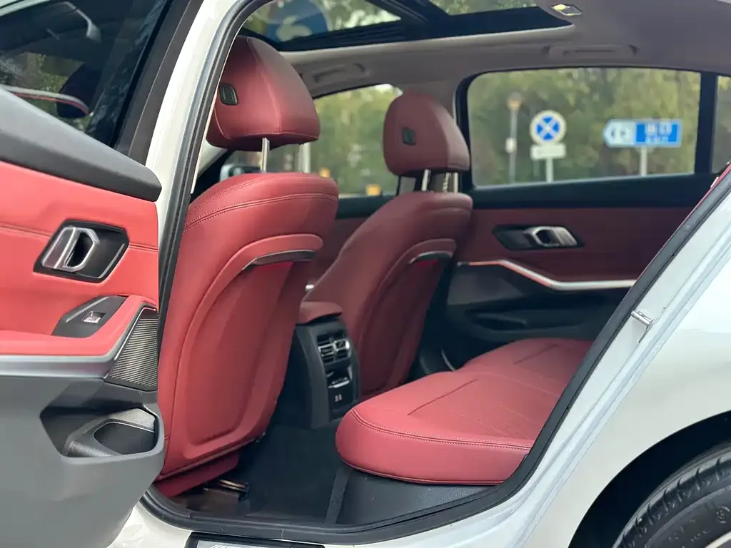 BMW 3 Series 2023 из CN, фото 3