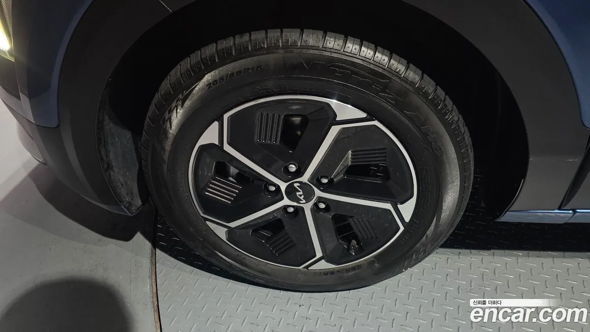 Kia Niro — фото 10