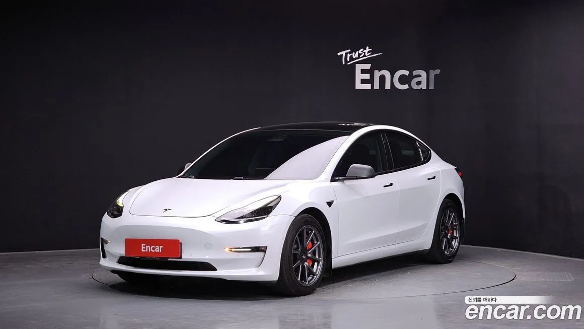 Tesla Model 3 — фото 1