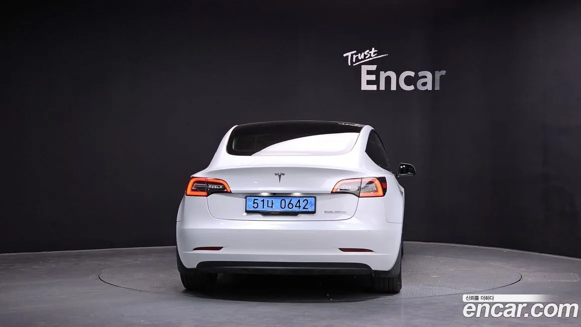 Tesla Model 3 — фото 2