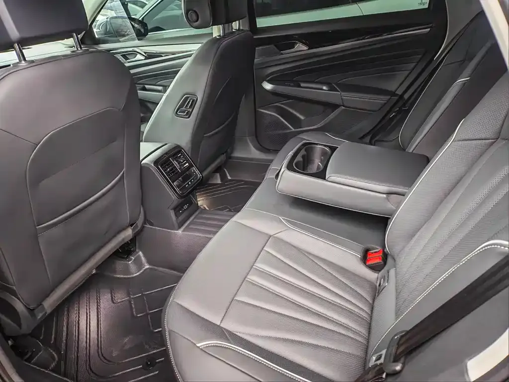 Volkswagen Passat 2024 из CN, фото 9