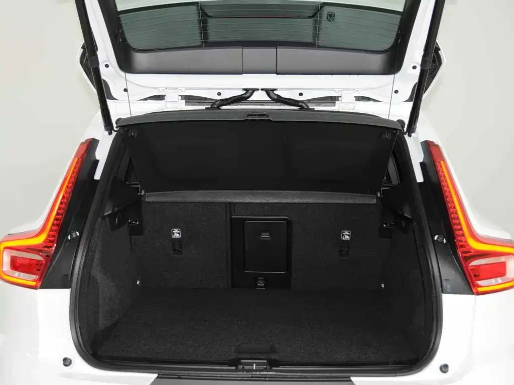 Volvo XC40 2024 из CN, фото 4