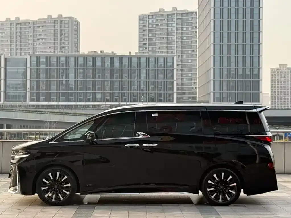 Toyota Vellfire — фото 3