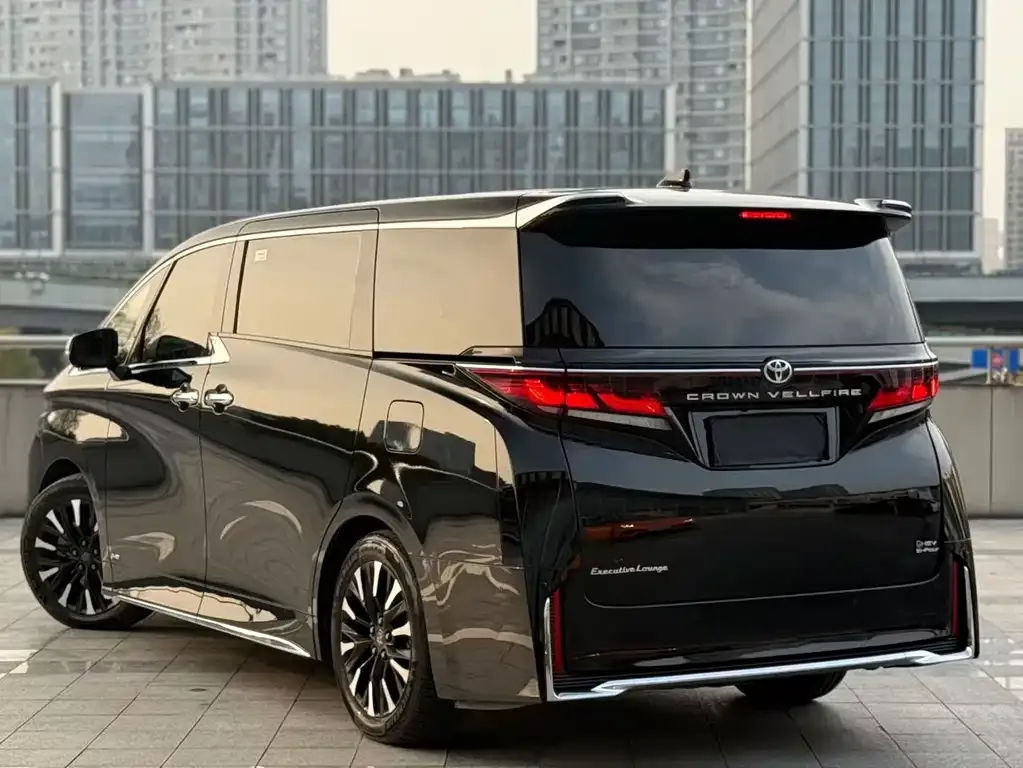 Toyota Vellfire — фото 2