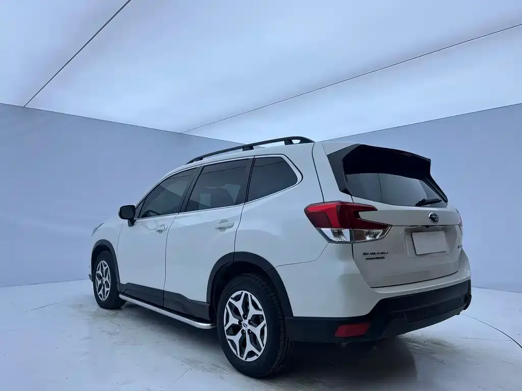 Subaru Forester — фото 4