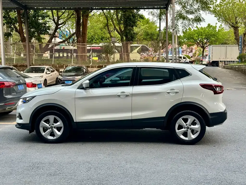 Nissan Qashqai — фото 9