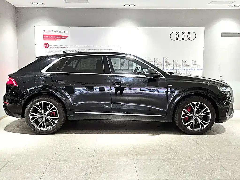 Audi Q8 2024 из CN, фото 2