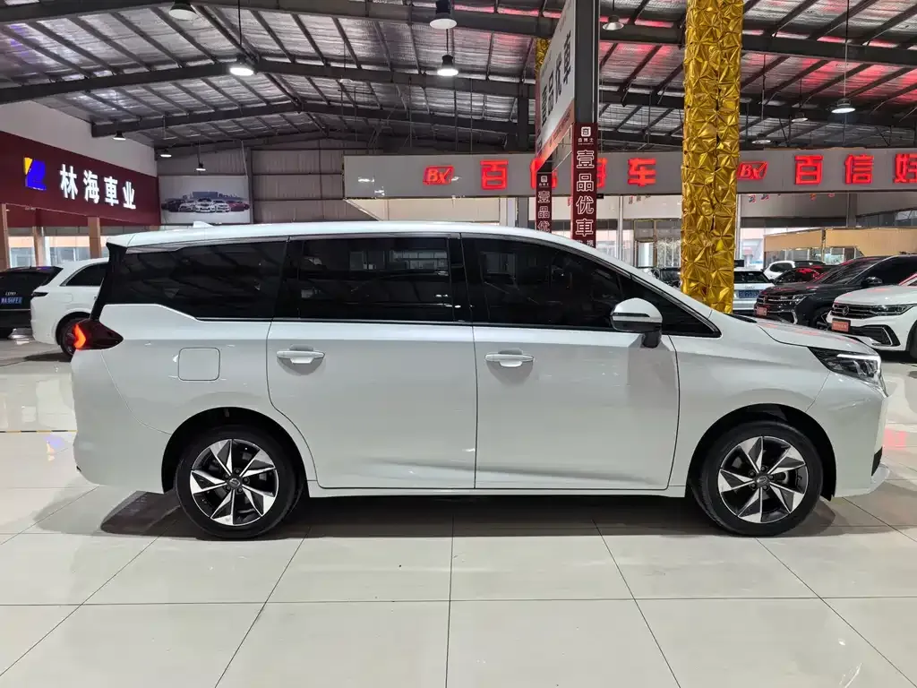 GAC Motor Trumpchi M6 — фото 9
