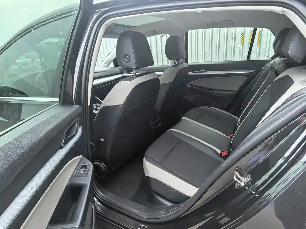 Volkswagen Golf 2021 из CN, фото 10