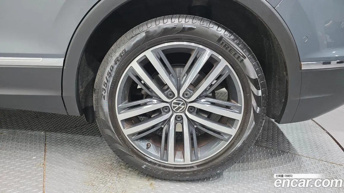 Volkswagen Tiguan — фото 8