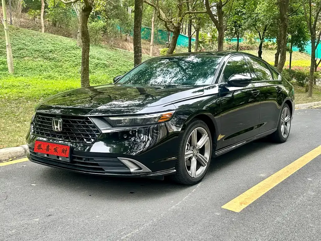 Honda Accord — фото 1