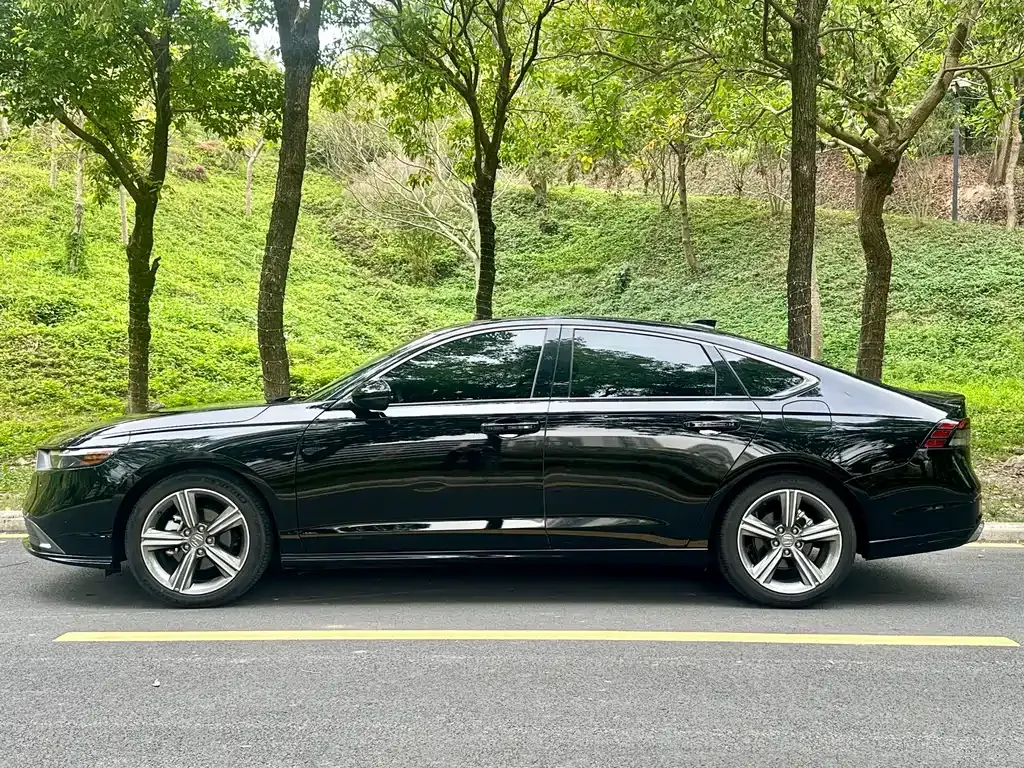Honda Accord — фото 8