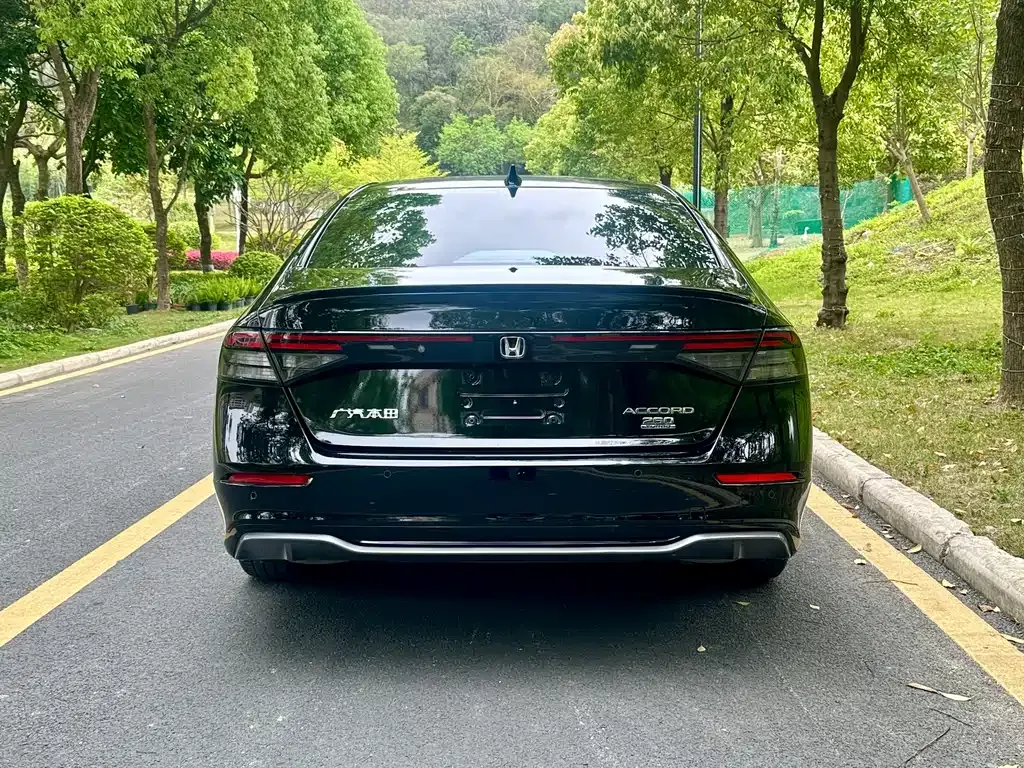 Honda Accord — фото 10