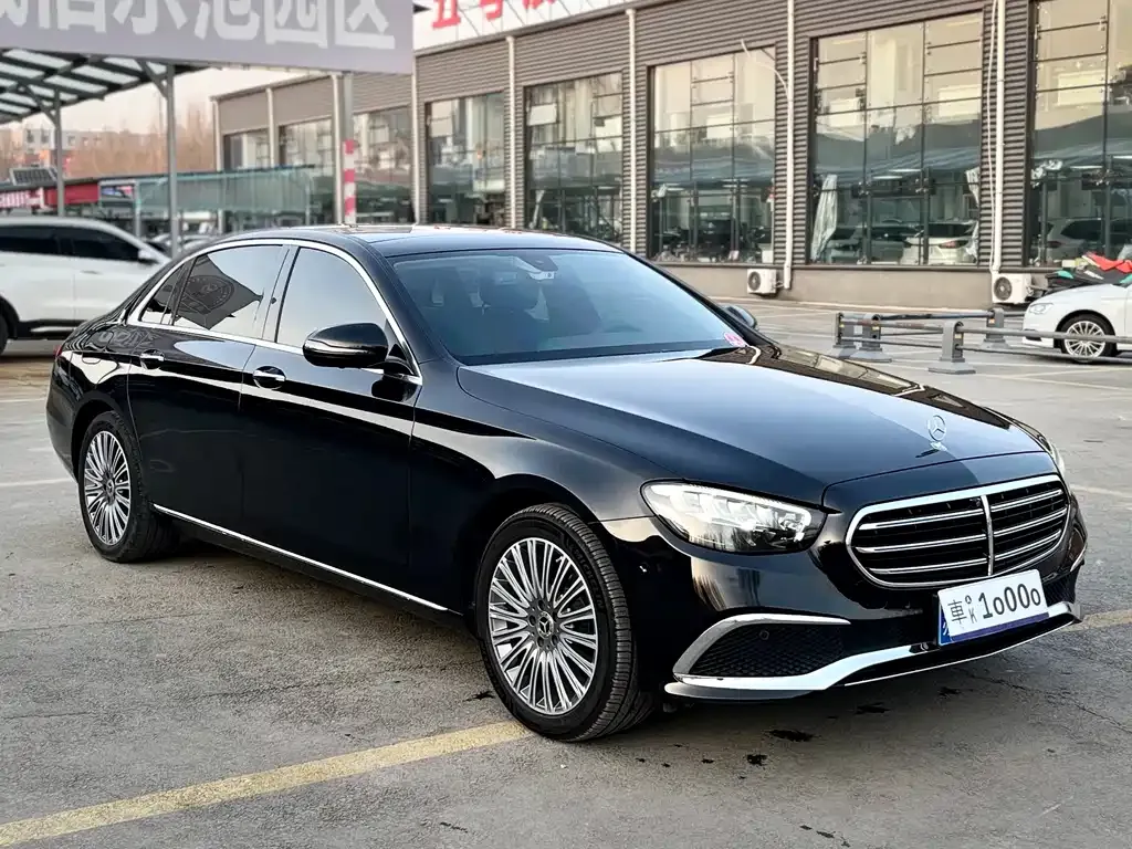 Mercedes-Benz E-Class — фото 2