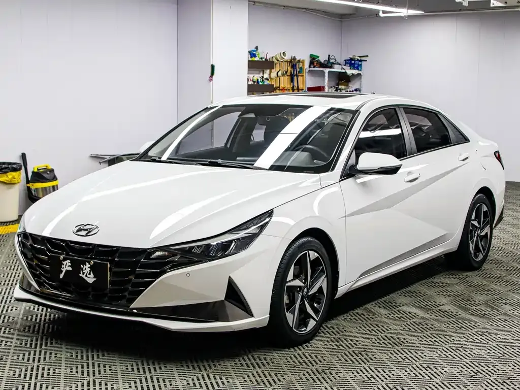 Hyundai Elantra — фото 1
