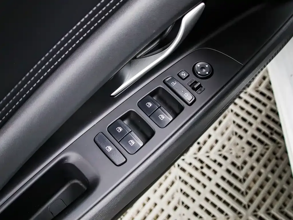 Hyundai Elantra — фото 10