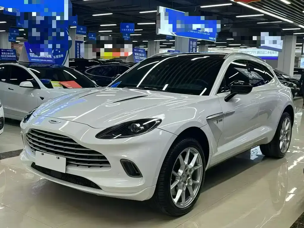 Aston Martin DBX — фото 1