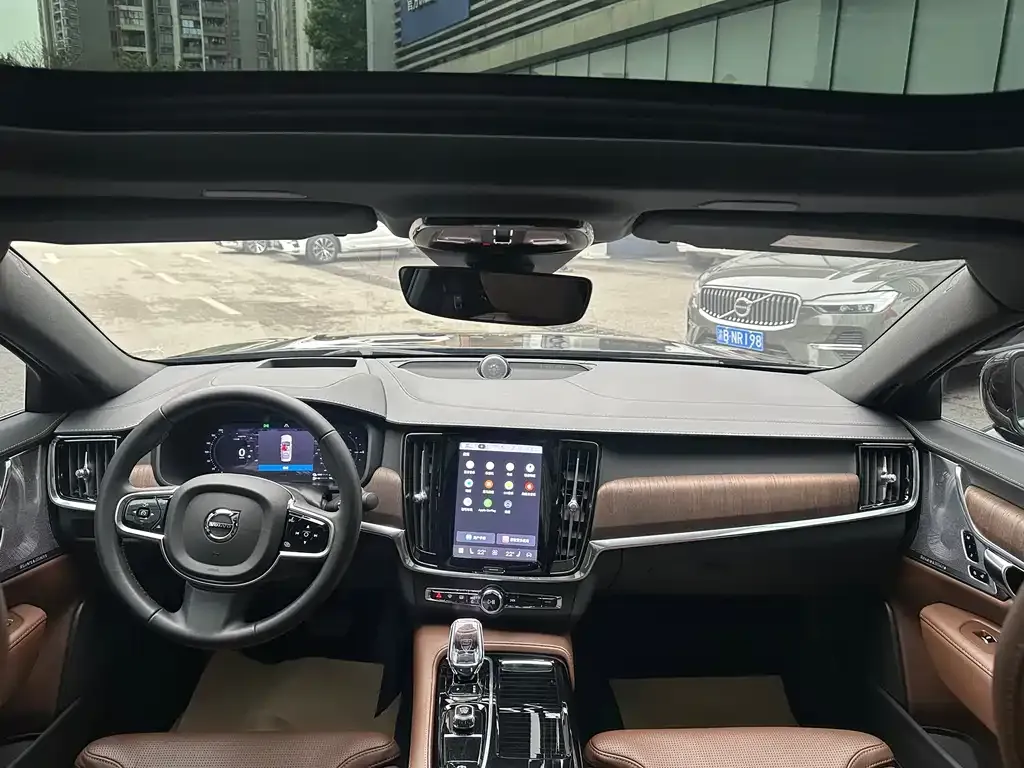 Volvo S90 PHEV 2024 из CN, фото 3