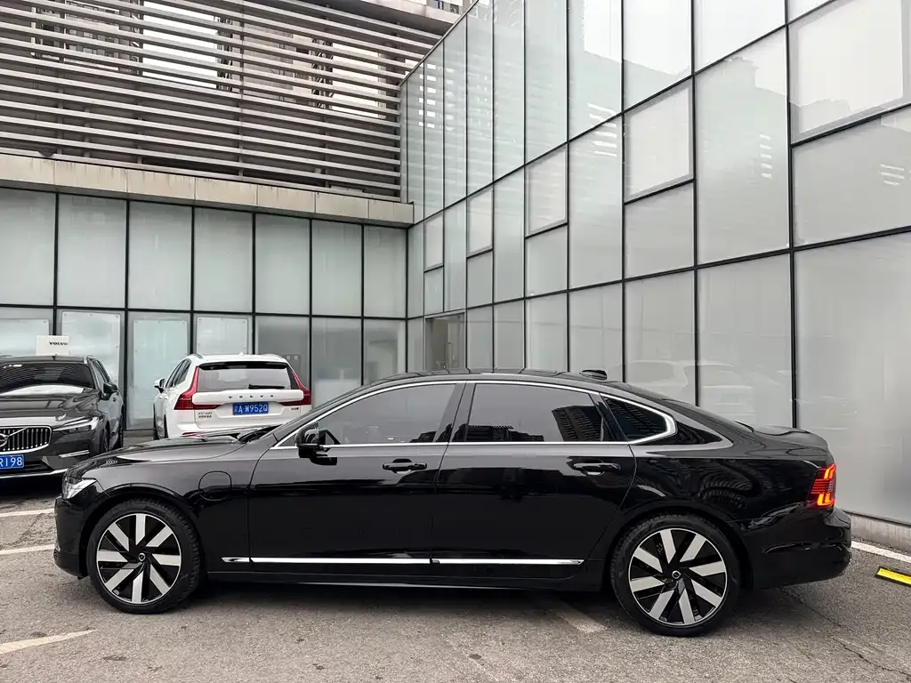 Volvo S90 PHEV 2024 из CN, фото 5