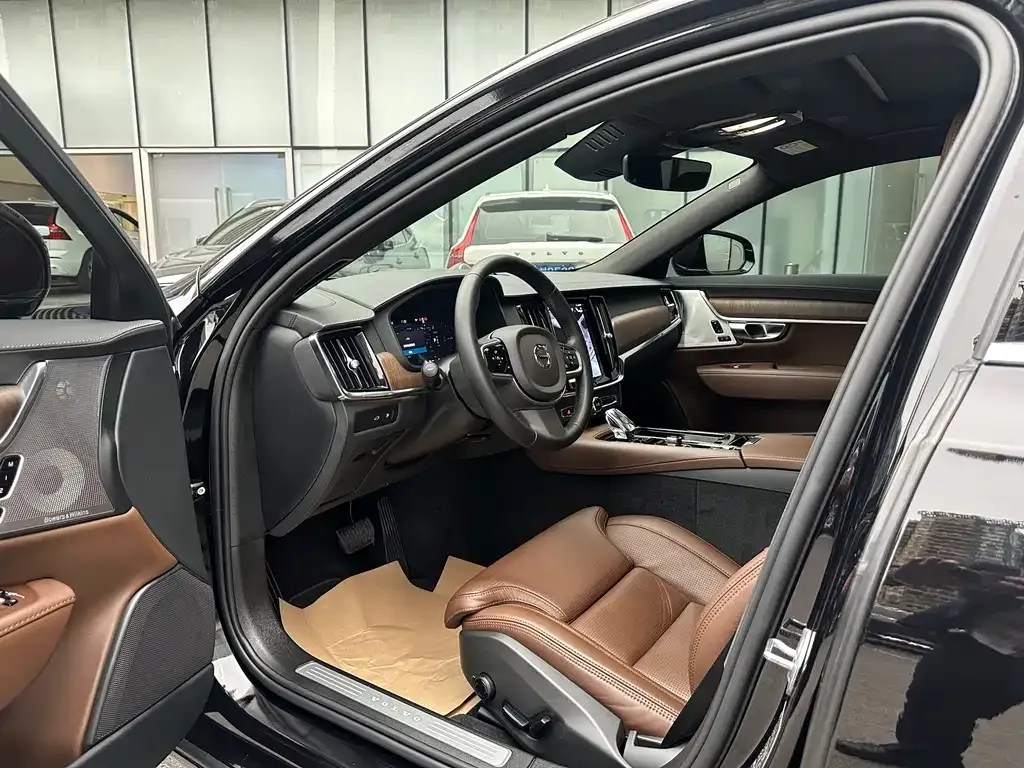 Volvo S90 PHEV 2024 из CN, фото 10
