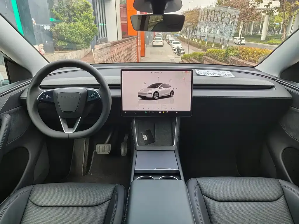 Tesla Model Y — фото 5