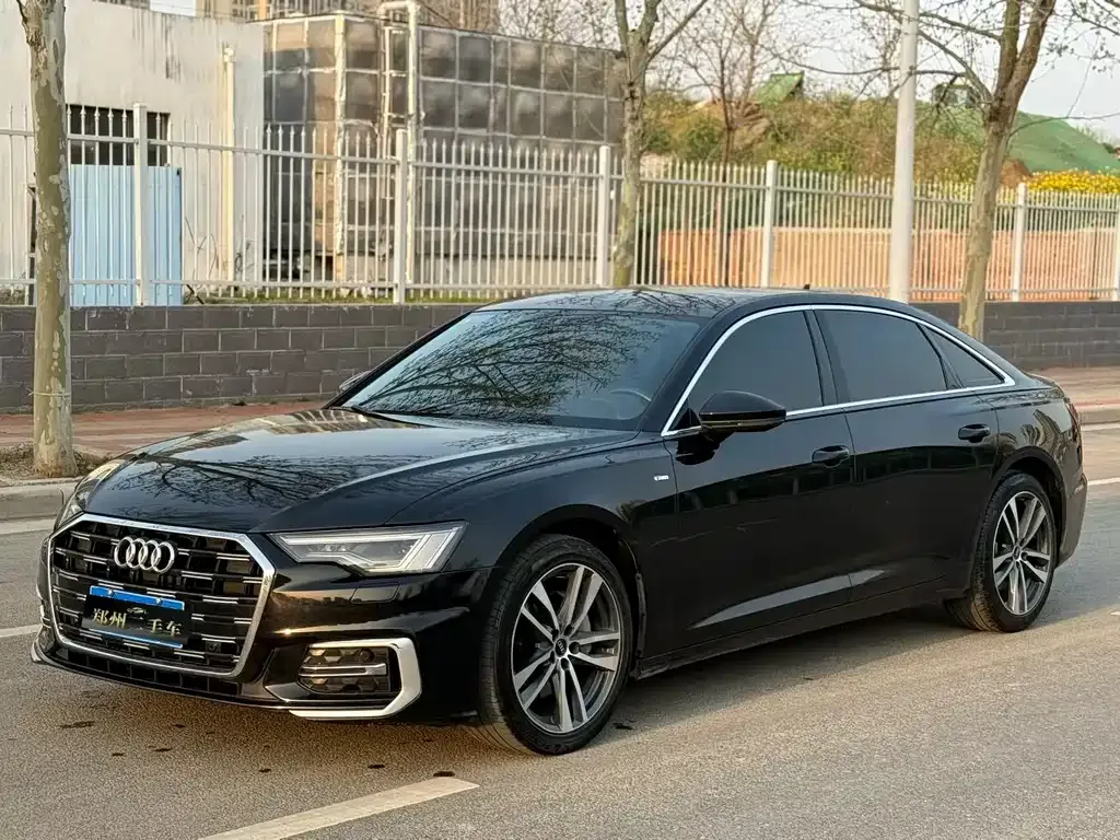 Audi A6L — фото 1