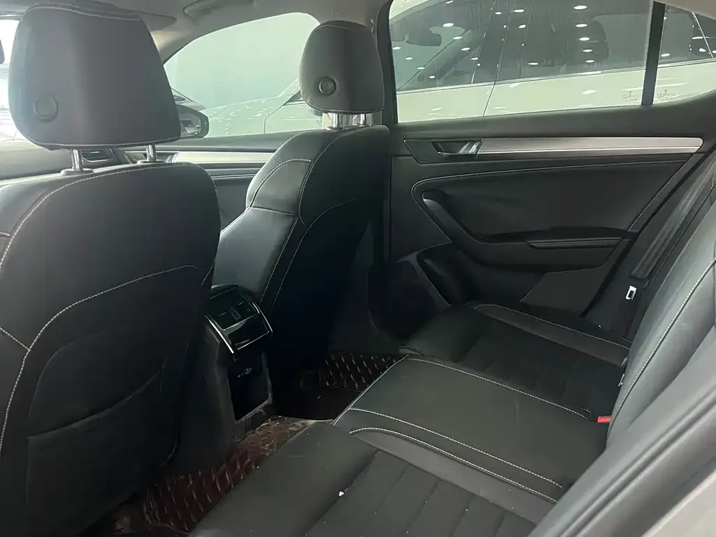 Skoda Superb 2023 из CN, фото 2